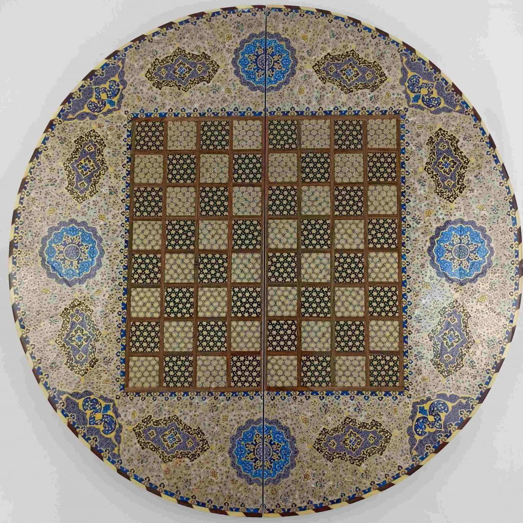 TAZHIB CIRCULAR BACKGAMMON AND CHESS SET-