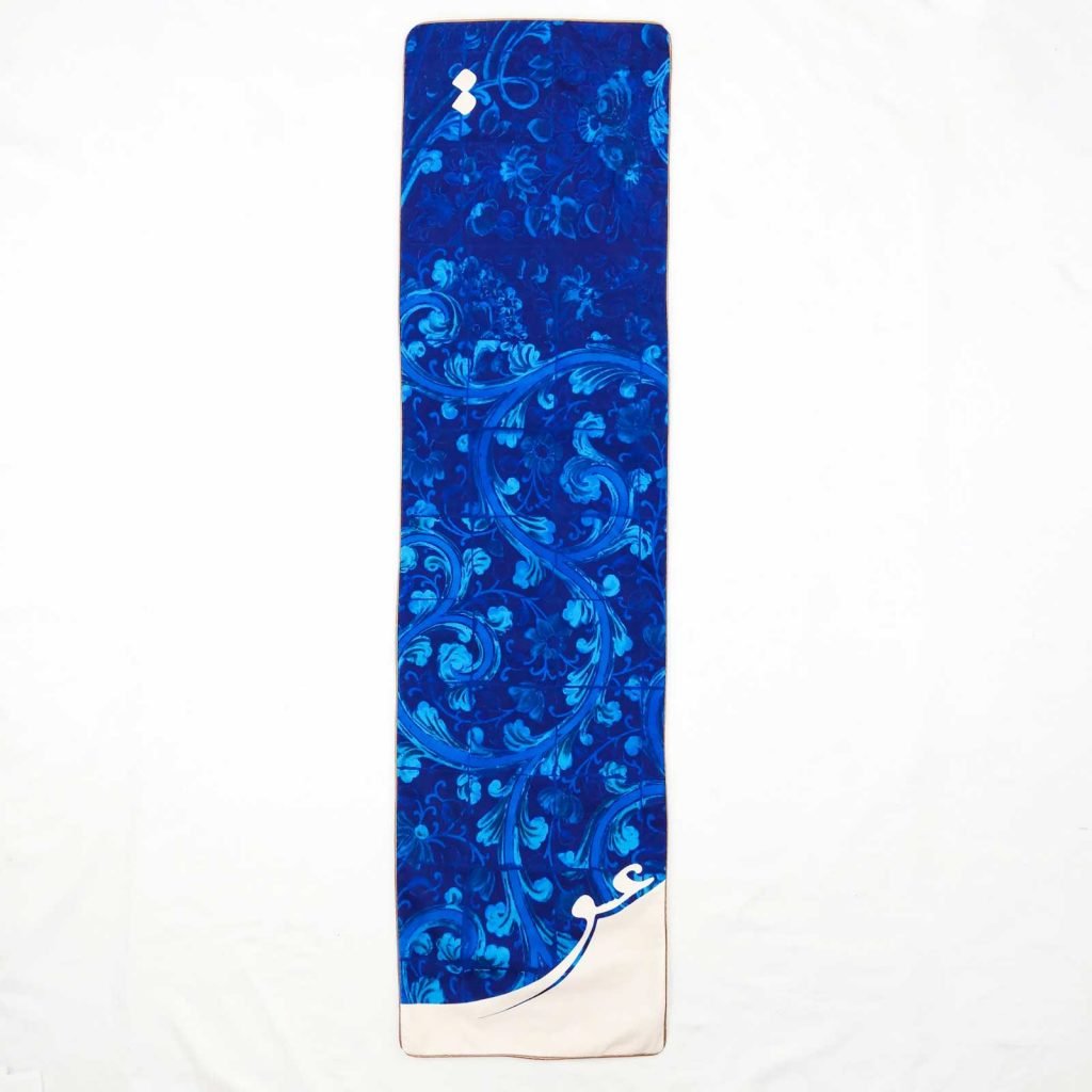 LOVE TABLE RUNNER